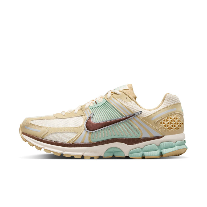 NIKE VOMERO 5 SE IB2987-700 - TEAM GOLD/FAUNA BROWN-PALE IVORY-SEAFOAM