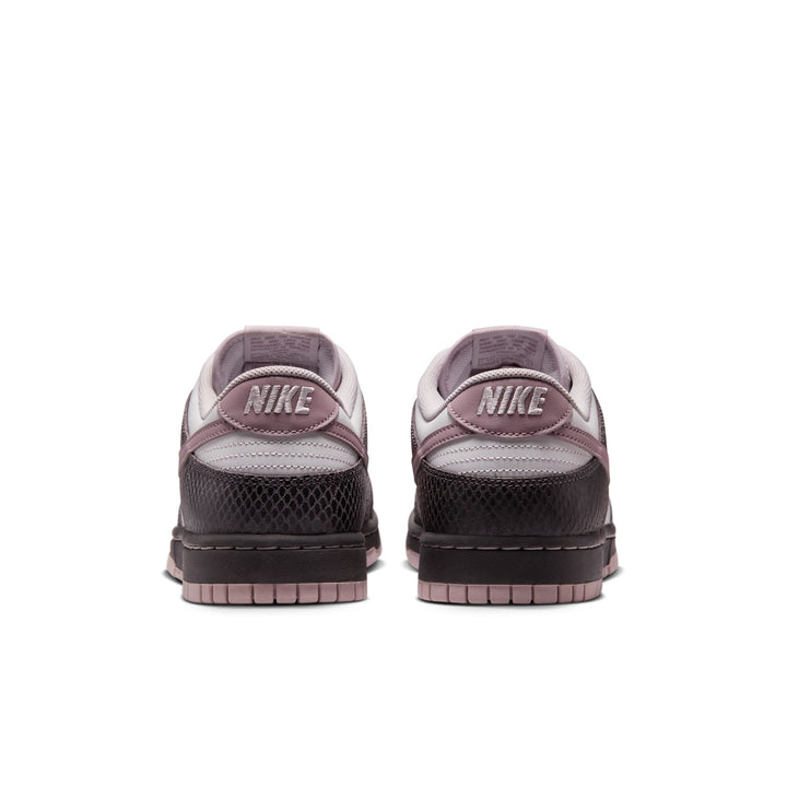 NIKE DUNK LOW SE HV6932-299 "MEDIUM ASH VIOLET SNAKESKIN" - MEDIUM ASH/TAUPE GREY/VAST GREY/PLATINUM TINT