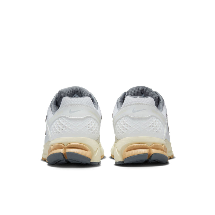 WOMENS NIKE ZOOM VOMERO 5 FJ2028-101 - SUMMIT/WHITE/PURE PLATINUM/SMOKE GREY