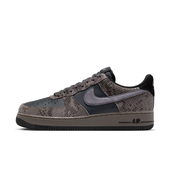 NIKE AIR FORCE 1 '07 LV8 HF2898-001 "OFF NOIR SNAKE" - OFF NOIR/LIGHT CARBON/BLACK