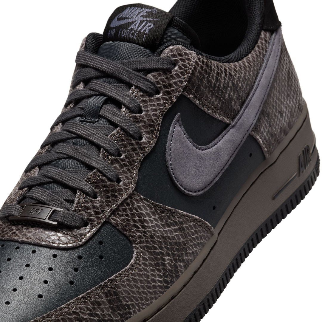 NIKE AIR FORCE 1 '07 LV8 HF2898-001 "OFF NOIR SNAKE" - OFF NOIR/LIGHT CARBON/BLACK