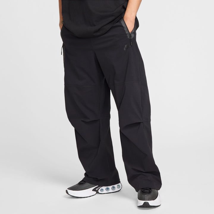 NIKE TECH WOVEN PANT OVERSIZED HM7158-010 - BLACK
