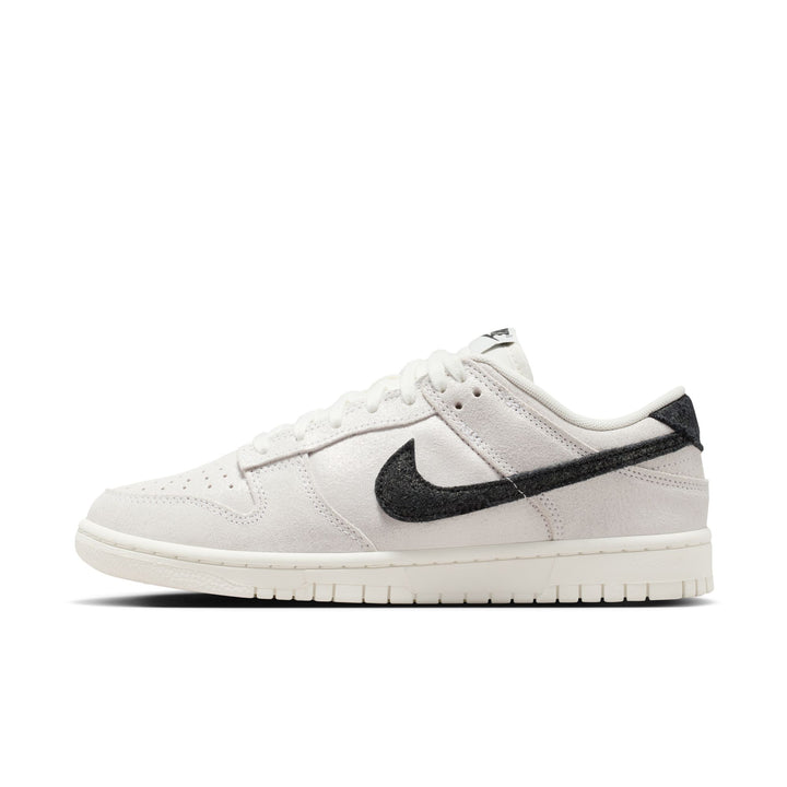 NIKE WOMENS DUNK LOW SE SAIL/BLACK