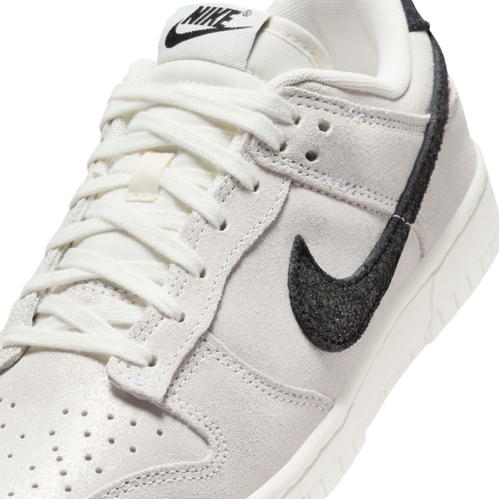 NIKE WOMENS DUNK LOW SE SAIL/BLACK