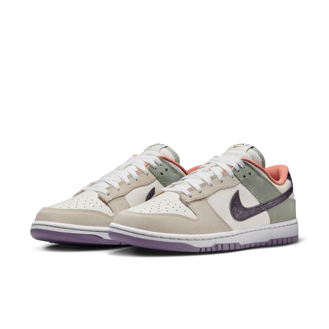 NIKE DUNK LOW RETRO SE HV5750-133 "NOLA" -  SAIL/GRIDIRON/LIGHT BONE/JADE HORIZON/APRICOT APRICOT AGATE/DAYBREAK