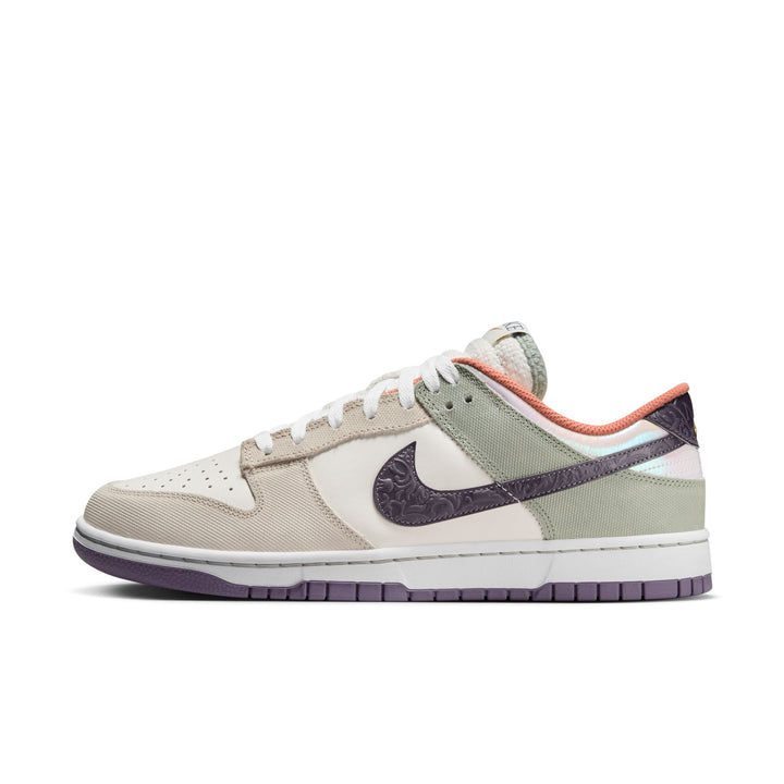 NIKE DUNK LOW RETRO SE HV5750-133 "NOLA" -  SAIL/GRIDIRON/LIGHT BONE/JADE HORIZON/APRICOT APRICOT AGATE/DAYBREAK