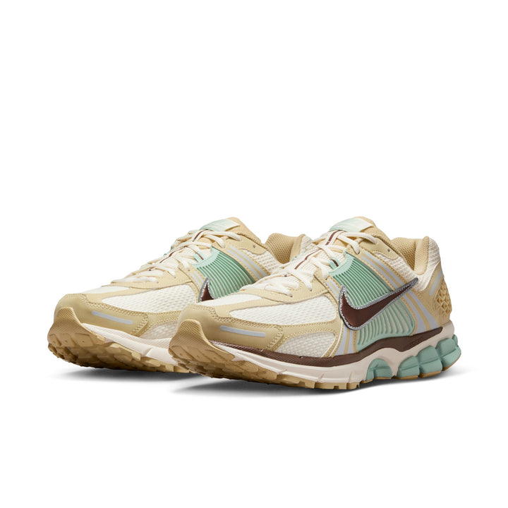 NIKE VOMERO 5 SE IB2987-700 - TEAM GOLD/FAUNA BROWN-PALE IVORY-SEAFOAM