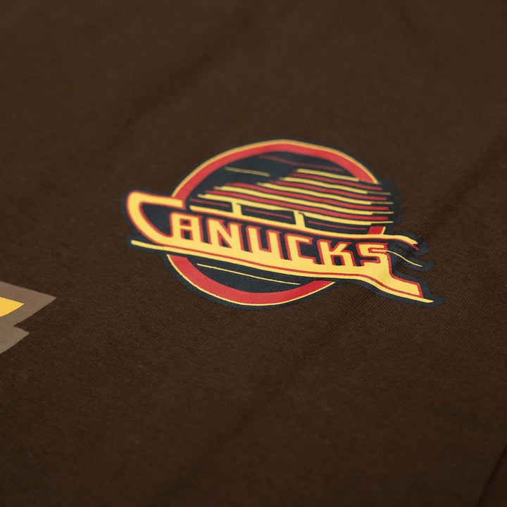 MITCHELL & NESS NHL CANUCKS JAPAN WINGS TEE - BROWN