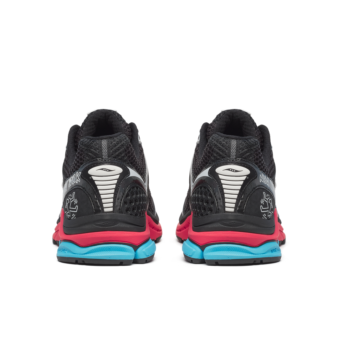 KEITH HARING X SAUCONY PROGRID TRIUMPH 4 "Big Apple" S71022-1 - BLACK/RED
