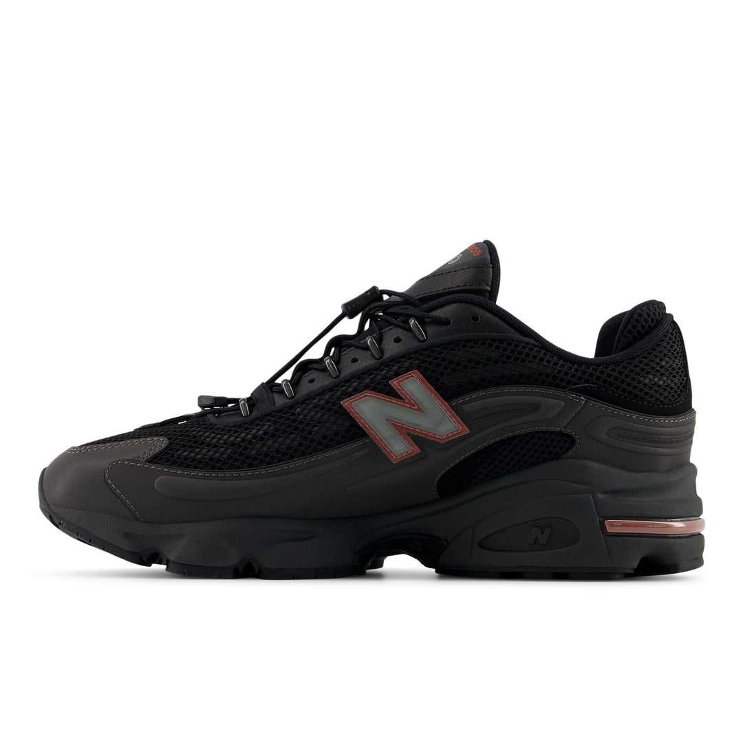 NEW BALANCE U100010A BLACK METALLIC/RED ROCK