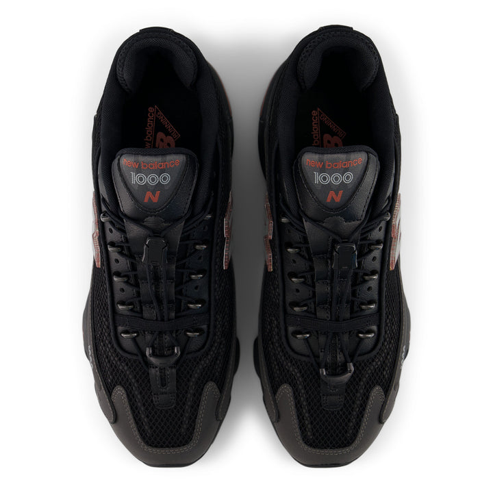 NEW BALANCE U100010A BLACK METALLIC/RED ROCK
