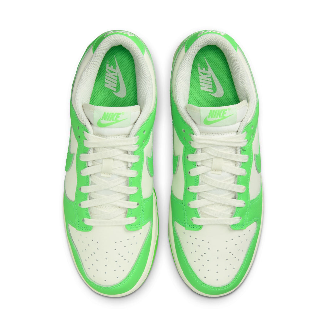 NIKE WOMENS DUNK LOW "GREEN STRIKE"