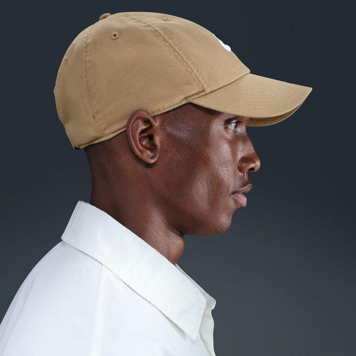 NIKE CLUB UNSTRUCTURED FUTURA WASH CAP FB5368-297 - PARACHUTE BEIGE/WHITE