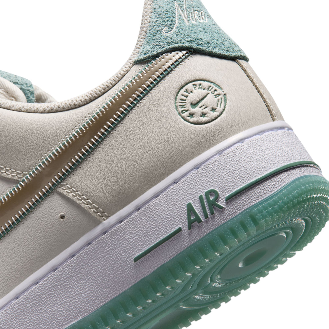 NIKE AIR FORCE 1 '07 IV6205-104 "PHILLY" - LIGHT OREWOOD BROWN/METALLIC GOLD/SILK PHANTOM