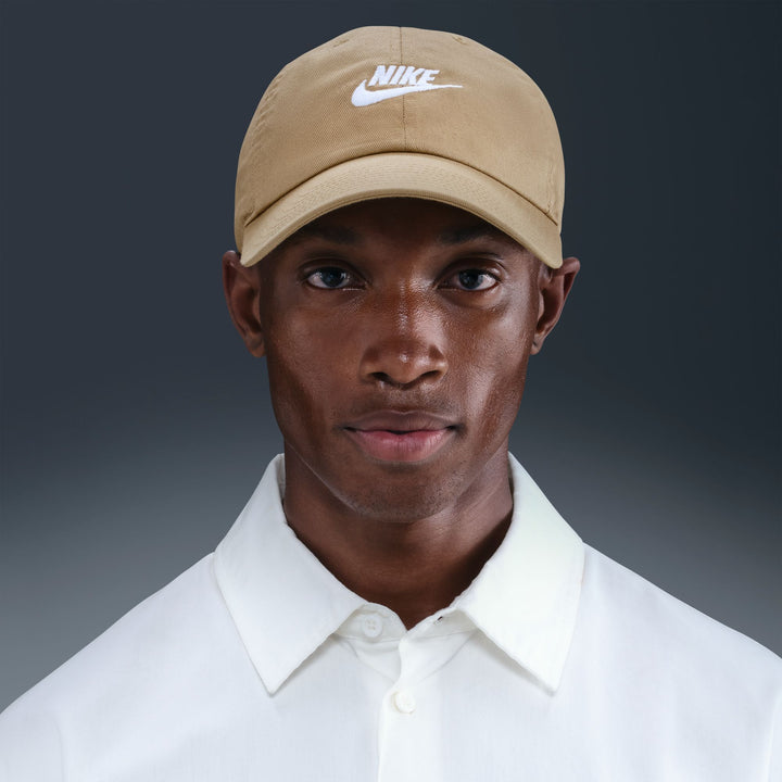 NIKE CLUB UNSTRUCTURED FUTURA WASH CAP FB5368-297 - PARACHUTE BEIGE/WHITE