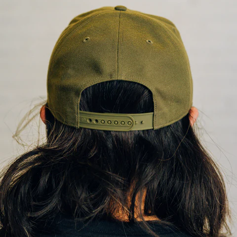 SOUVENIR SNAPBACK - OLIVE