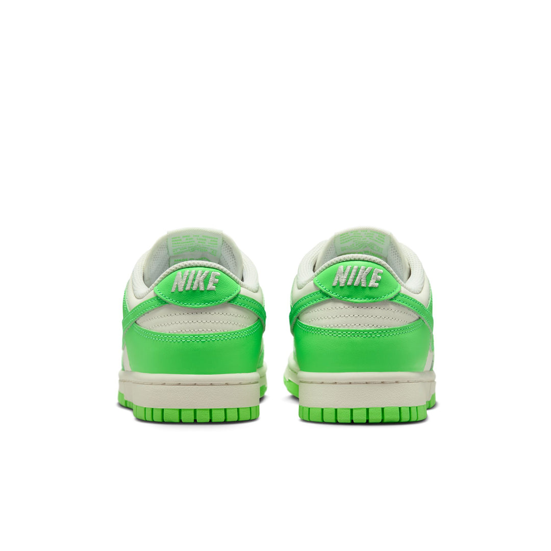 NIKE WOMENS DUNK LOW "GREEN STRIKE"