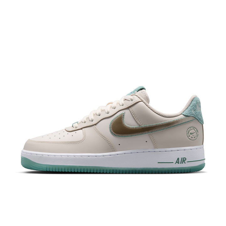 NIKE AIR FORCE 1 '07 IV6205-104 "PHILLY" - LIGHT OREWOOD BROWN/METALLIC GOLD/SILK PHANTOM
